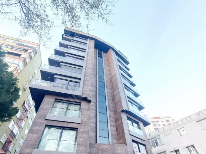 نرمال آپارتمانی سه خواب در مجاورت خیابان اصلی | در منطقه آسیایی سوادیه کادیکوی استانبول
