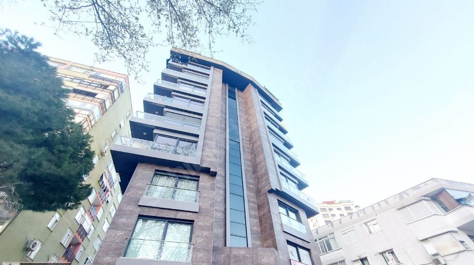 نرمال آپارتمانی سه خواب در مجاورت خیابان اصلی | در منطقه آسیایی سوادیه کادیکوی استانبول
